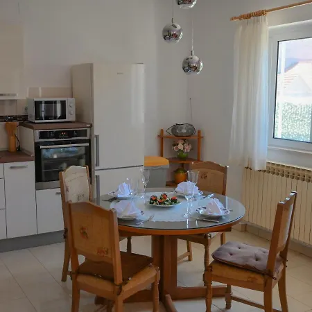 Damir Apartament *